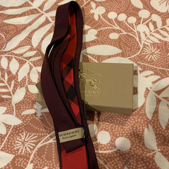 NWT Burberry Tie - 100% authentic - Picture 5 of 5
